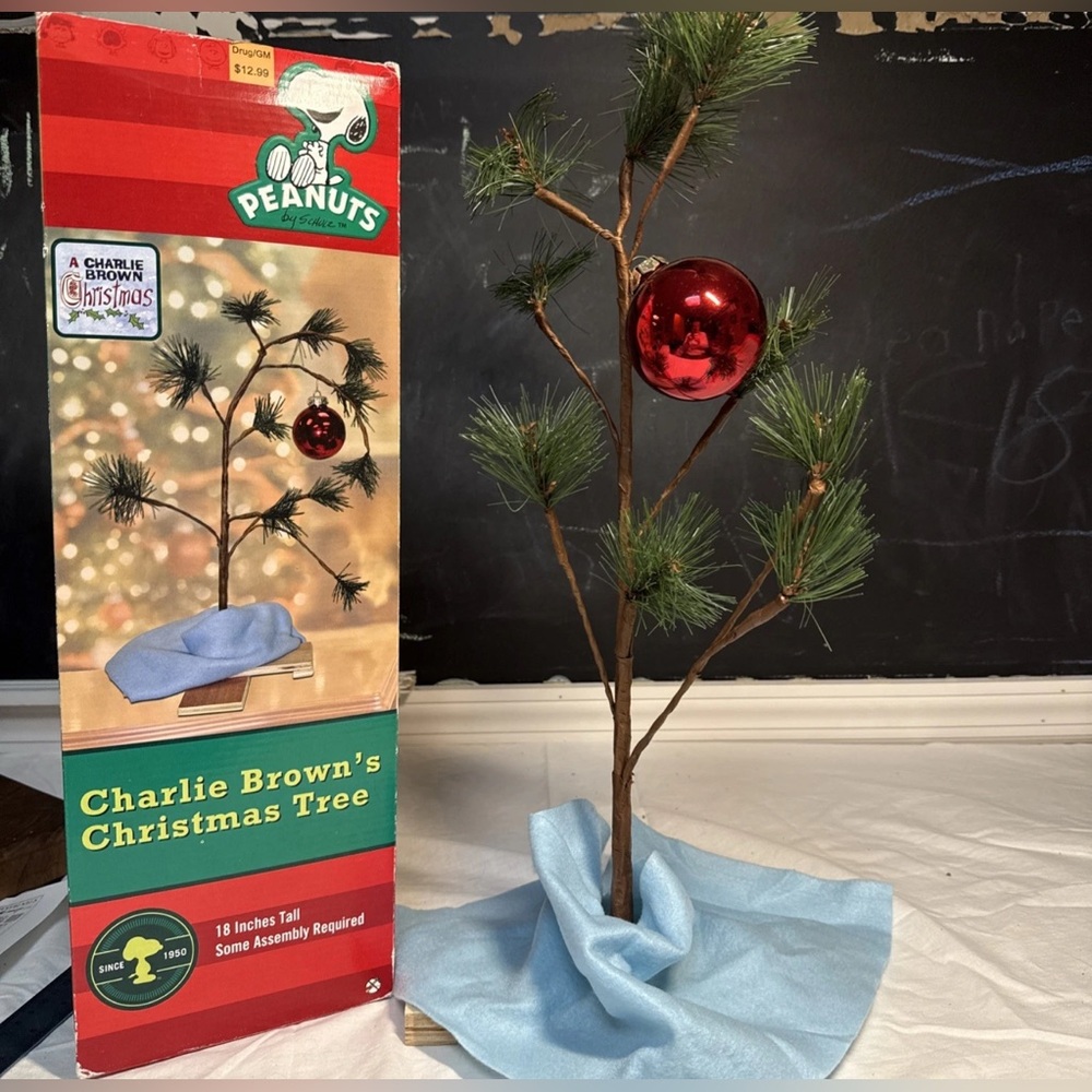 Peanuts Charlie Brown's Christmas Tree 18" Tall Complete in The Box Holiday Deco